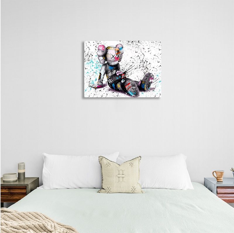 Картина на холсте интерьерная кукла KAWS граффити, 30х40 см, Холст полиэстеровый