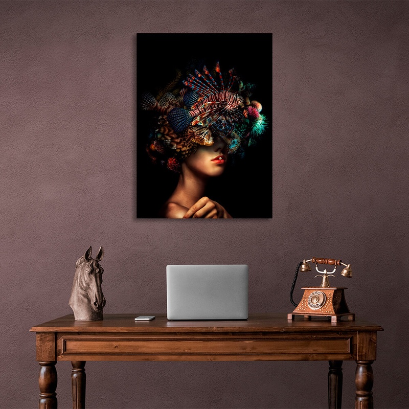 Картина на холсте интерьерная Девушка с рыбами на голове, 30х40 см, Холст полиэстеровый