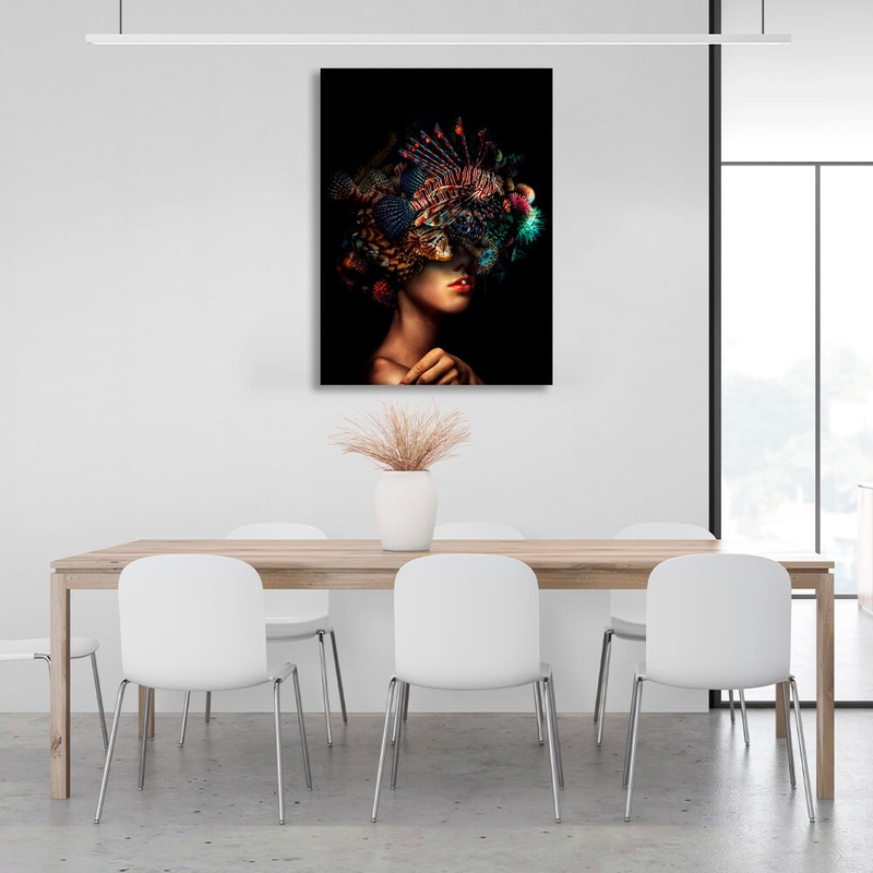 Картина на холсте интерьерная Девушка с рыбами на голове, 30х40 см, Холст полиэстеровый