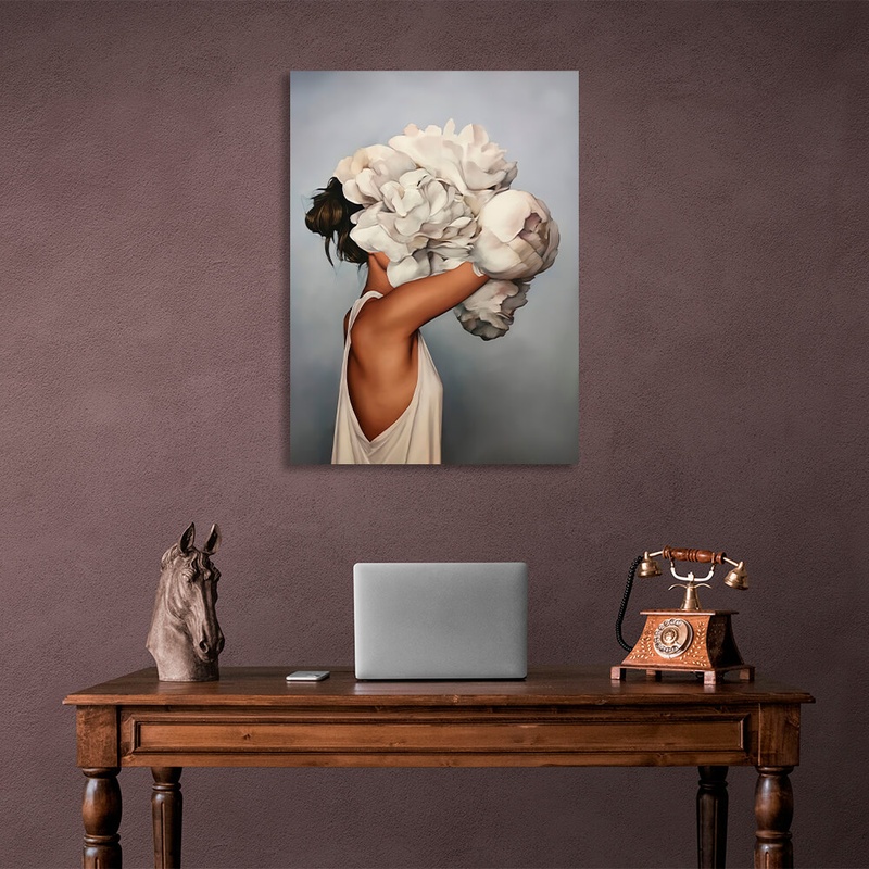 Картина на холсте интерьерная Девушка с белыми цветами на голове серая, 30х40 см, Холст полиэстеровый